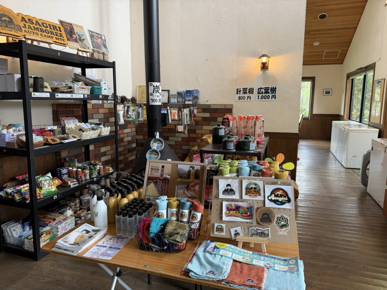 場外側の受付を行ったゴルフクラブハウスの売り場