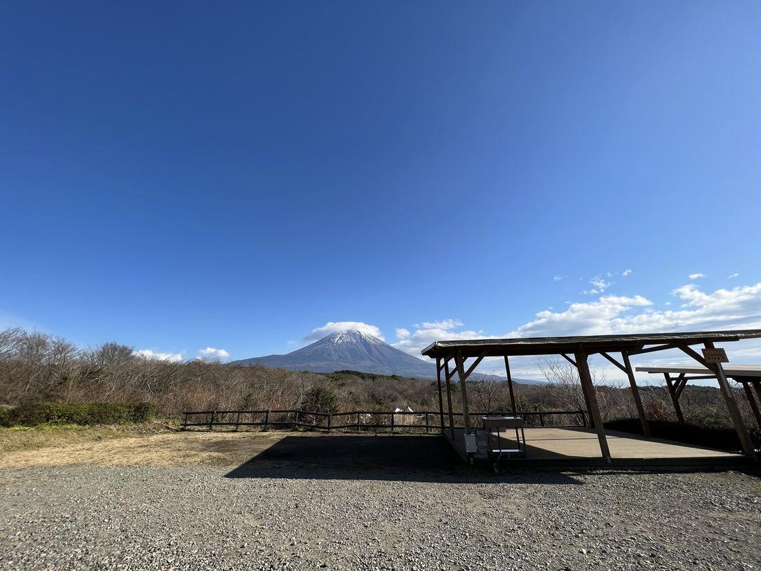 朝霧ジャンボリーオートキャンプ場から見た富士山（2022年12月）