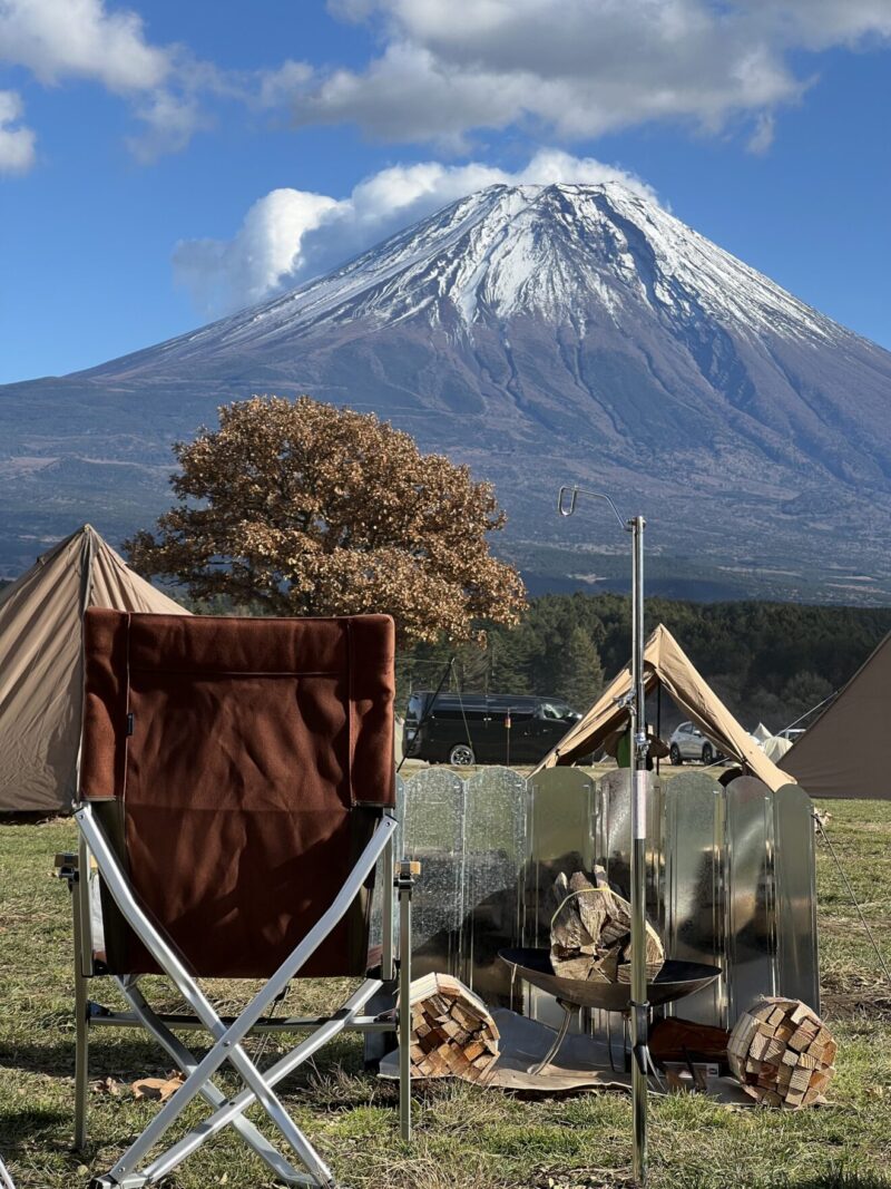 ふもとっぱらの張り場所から、テント越しに見た富士山