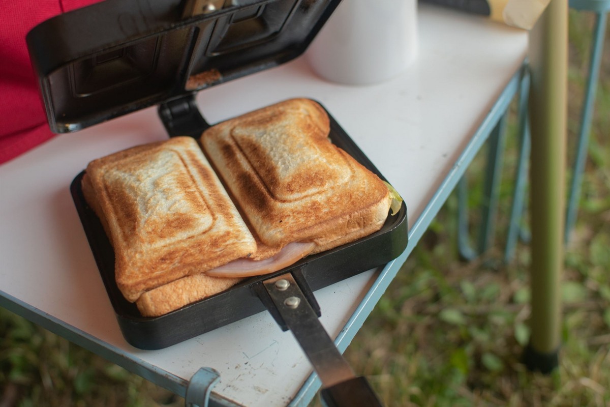 ホットサンドメーカーで焼いたパン