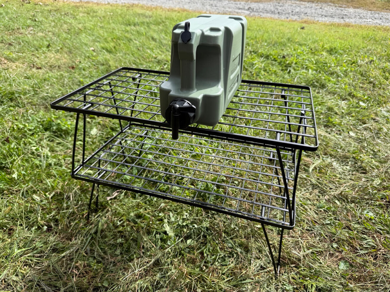 2段に重ねたフィールドラックの上段に載せたフィールドtank